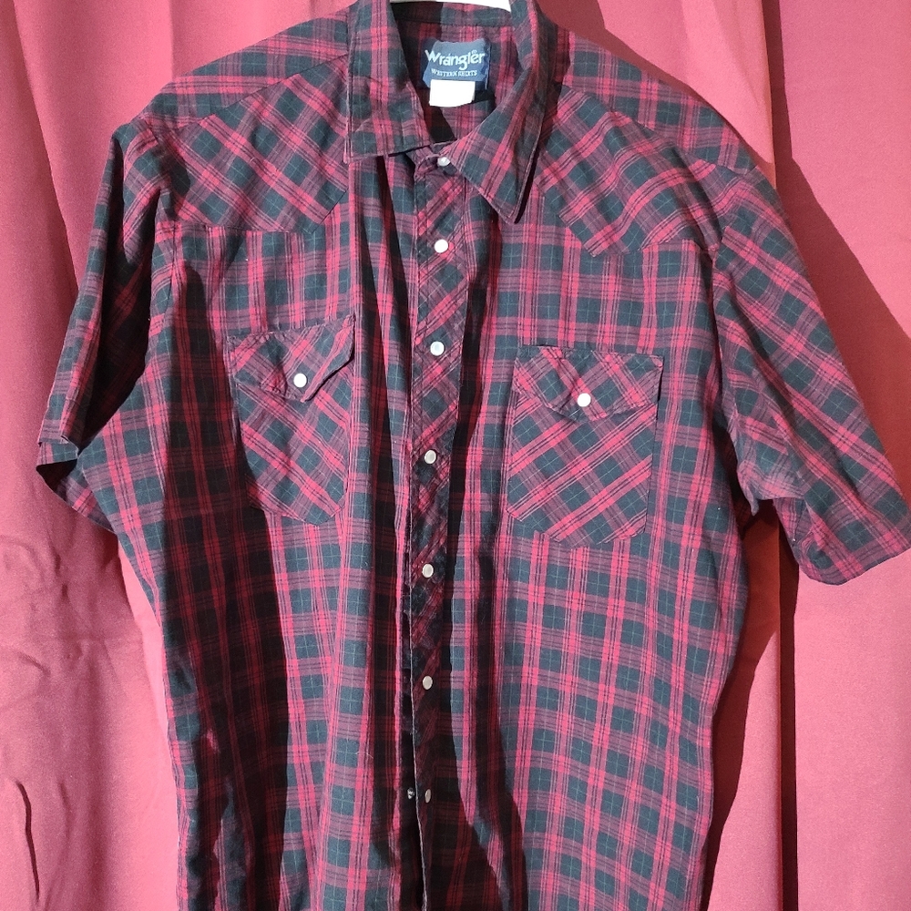 Mens wrangler red and black plaid button up XL